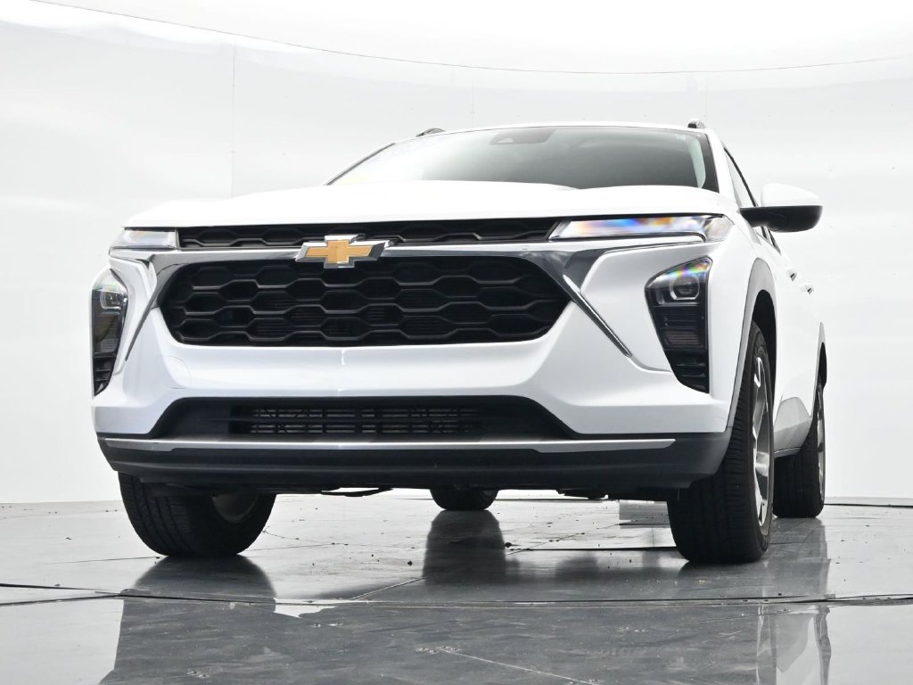 Used 2025 Chevrolet Trax LT FWD image 26