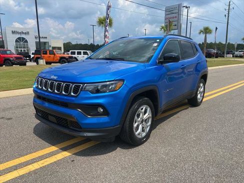 Certified 2025 Jeep Compass Latitude image 4