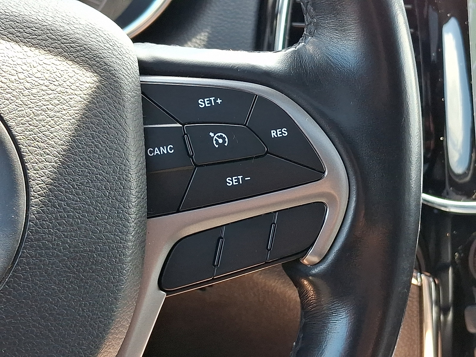 Used 2020 Jeep Grand Cherokee Limited AWD/4WD image 22