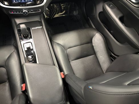 Used 2024 Volvo S60 B5 Core FWD image 17