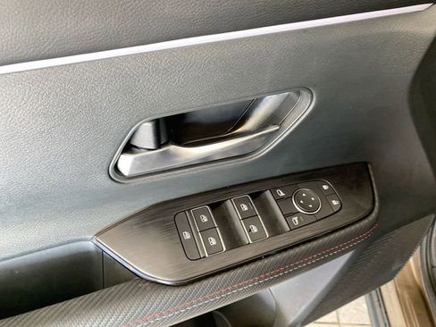 Used 2025 Nissan Kicks SR AWD/4WD image 13