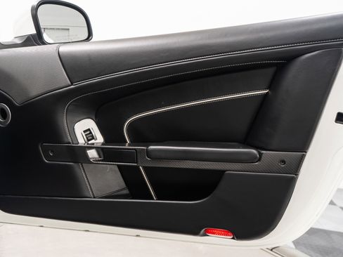 Used 2014 Aston Martin DB9 Volante image 39