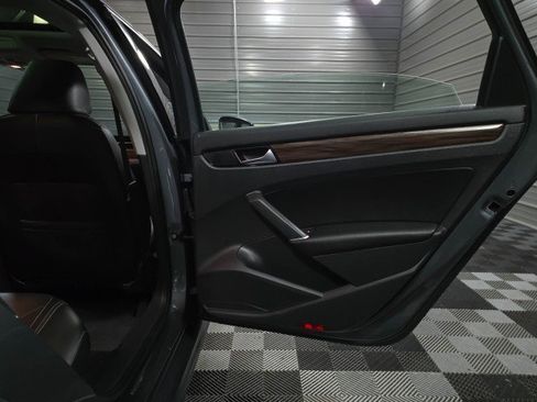 Used 2022 Volkswagen Passat 2.0T image 36