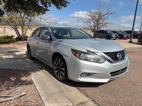 Used 2018 Nissan Altima 2.5 SV FWD image 1