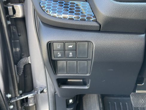 Used 2018 Honda CR-V Touring image 25