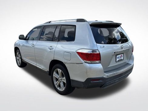 Used 2012 Toyota Highlander Limited w/ Tow Pkg FWD image 9