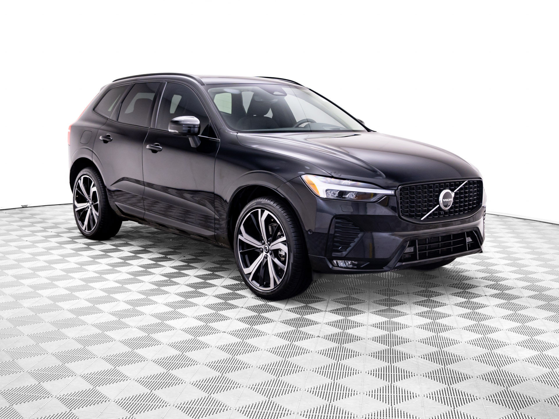 Used 2024 Volvo XC60 B5 Ultimate w/ Protection Package Premier AWD/4WD image 7