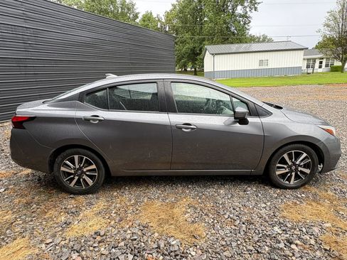 Used 2021 Nissan Versa SV FWD image 7