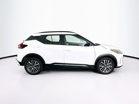 Used 2024 Nissan Kicks SR image 10