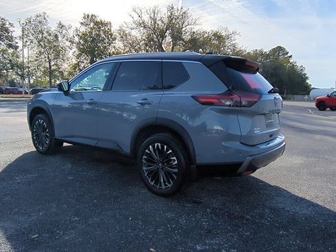 Certified 2025 Nissan Rogue SL w/ Tech Package FWD image 6