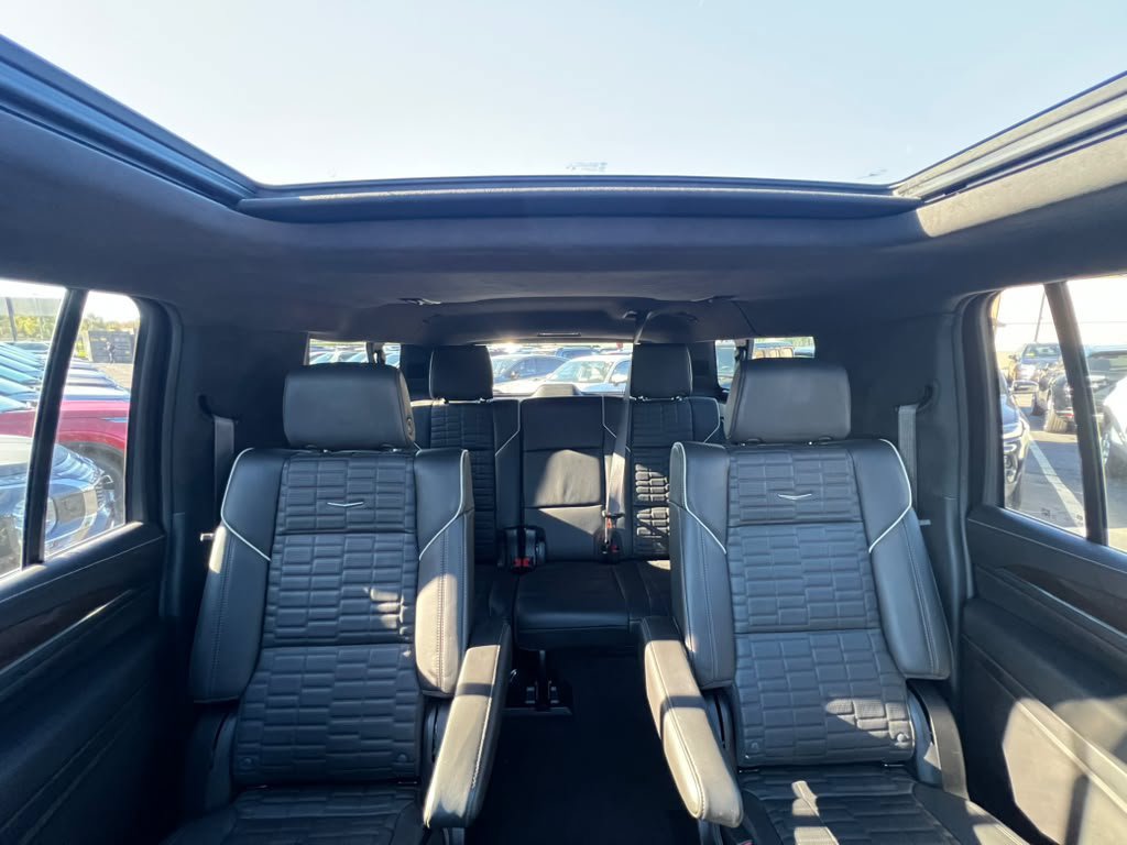 Used 2024 Cadillac Escalade ESV Sport Platinum w/ LPO, ONYX Package AWD/4WD image 16