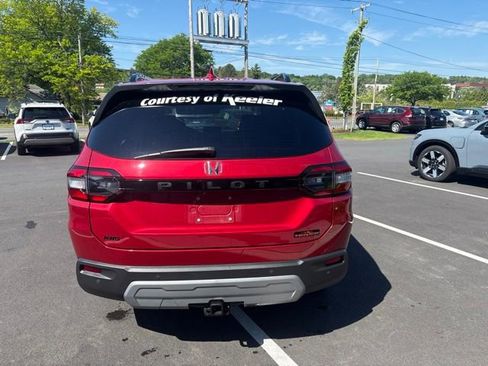 Certified 2025 Honda Pilot TrailSport image 8
