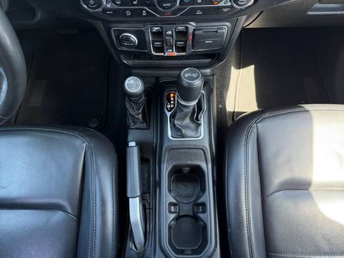 Used 2021 Jeep Wrangler Unlimited Sahara AWD/4WD image 11