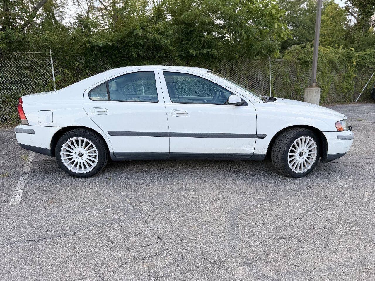 Used 2004 Volvo S60 2.5T FWD image 2