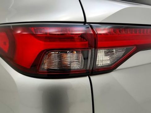 Used 2022 Mitsubishi Outlander SE AWD/4WD image 26
