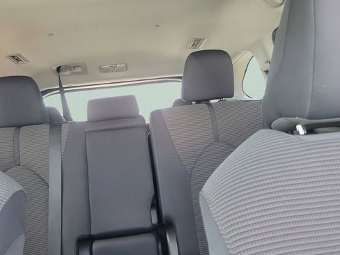 Used 2024 Toyota Highlander LE image 13