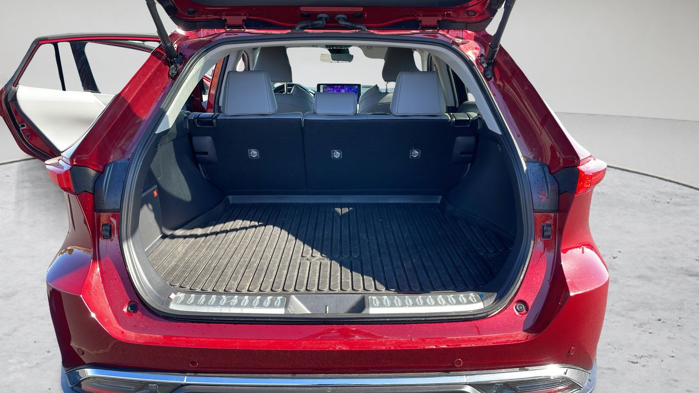 Certified 2024 Toyota Venza XLE AWD/4WD image 10