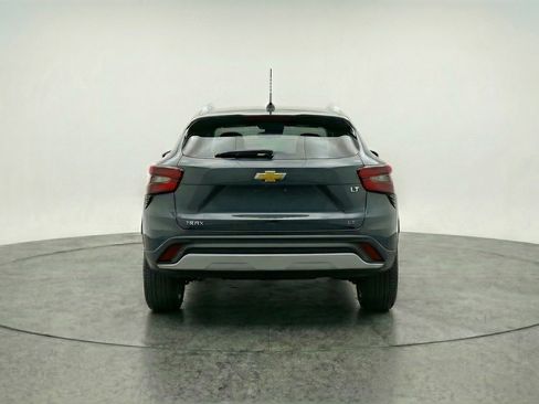 Used 2025 Chevrolet Trax LT w/ LT Convenience Package FWD image 7