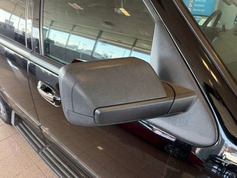 Used 2016 Ford Expedition XLT image 11