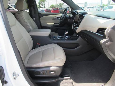 Certified 2023 Chevrolet Traverse Premier FWD image 10