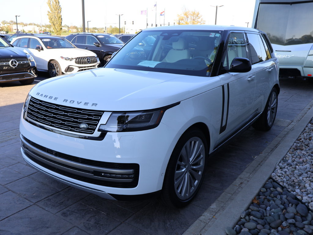 Used 2024 Land Rover Range Rover SE AWD/4WD image 4