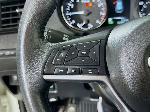 Used 2017 Nissan Rogue SV w/ Midnight Edition Package image 22