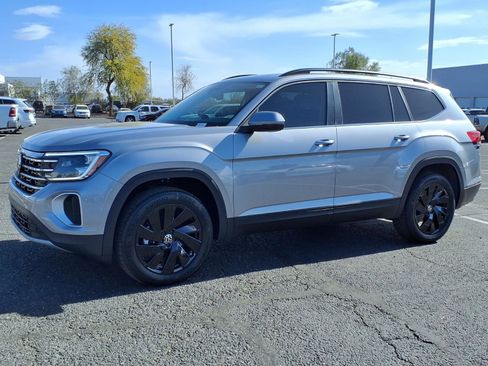 New 2026 Volkswagen Atlas SE FWD image 2