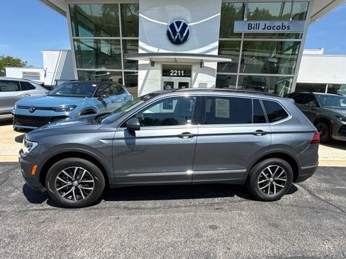 Used 2021 Volkswagen Tiguan SE w/ Panoramic Sunroof Package AWD/4WD image 3