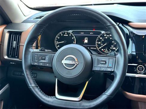 Used 2023 Nissan Pathfinder Platinum image 31