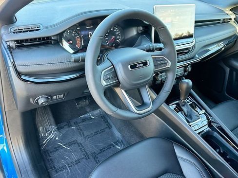 Used 2026 Jeep Compass Latitude image 9
