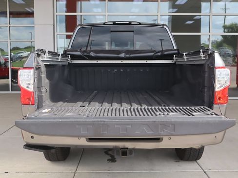 Used 2021 Nissan Titan SV w/ SV Convenience Package AWD/4WD image 8
