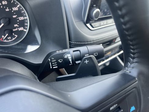 Used 2025 Nissan Rogue SV AWD/4WD image 10