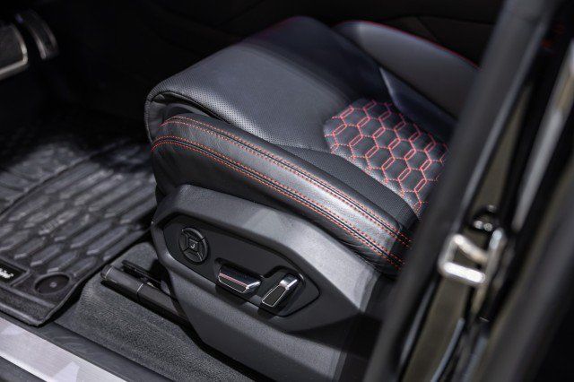 Used 2022 Lamborghini Urus AWD/4WD image 40