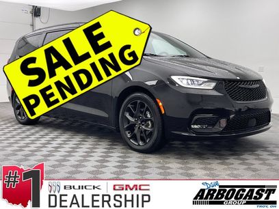 Used 2025 Chrysler Pacifica Limited