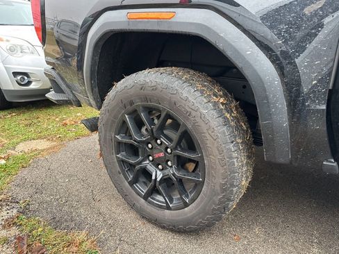 Used 2023 GMC Canyon Denali w/ Denali Black Edition image 7