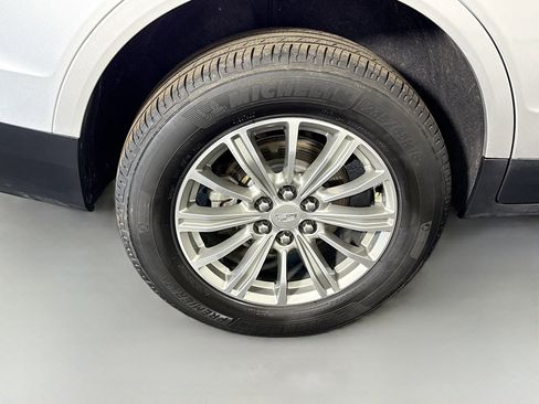 Used 2018 Cadillac XT5 Luxury image 33