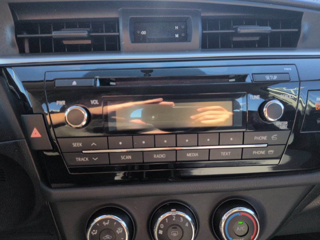 Used 2015 Toyota Corolla L FWD image 19