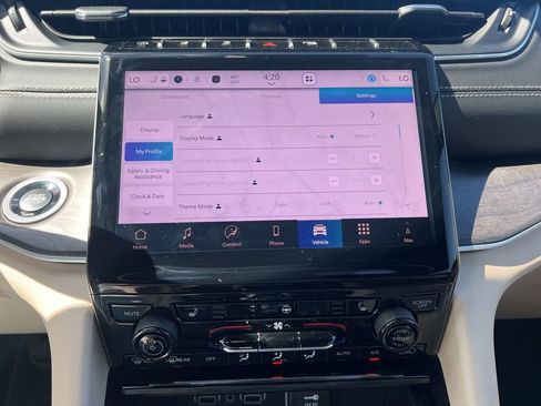 New 2025 Jeep Grand Cherokee Limited AWD/4WD image 42