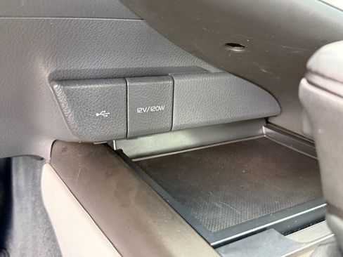 Used 2022 Toyota Camry SE w/ Cold Weather Package image 24