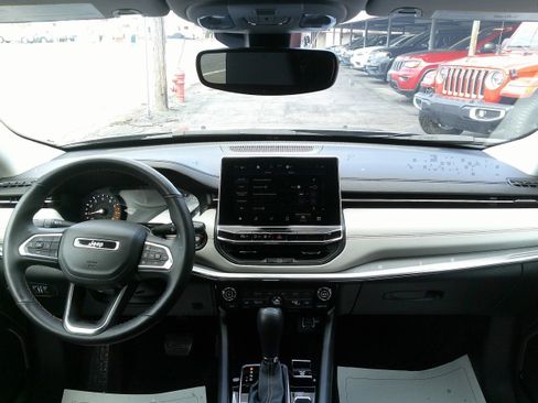 Used 2022 Jeep Compass Limited image 19
