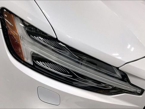 Certified 2024 Volvo S60 B5 Plus AWD/4WD image 31