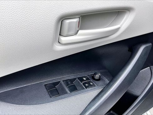 Used 2025 Toyota Corolla LE FWD image 31