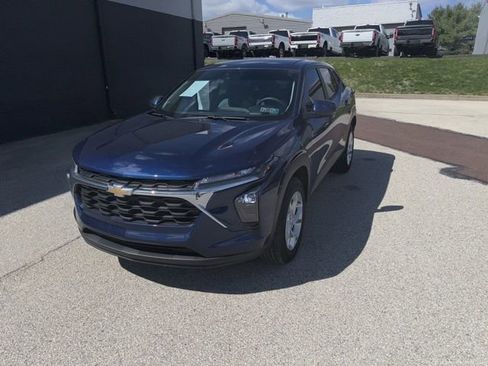 Used 2024 Chevrolet Trax LS w/ LS Convenience Package image 5