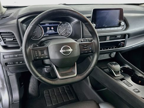 Used 2025 Nissan Rogue SV w/ SV Premium Package FWD image 18