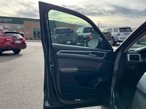 Used 2021 Volkswagen Atlas SE image 25