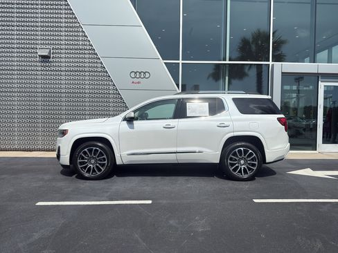 Used 2021 GMC Acadia Denali w/ Denali Technology Package FWD image 4