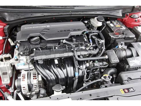 Certified 2025 Hyundai Elantra SE FWD image 34