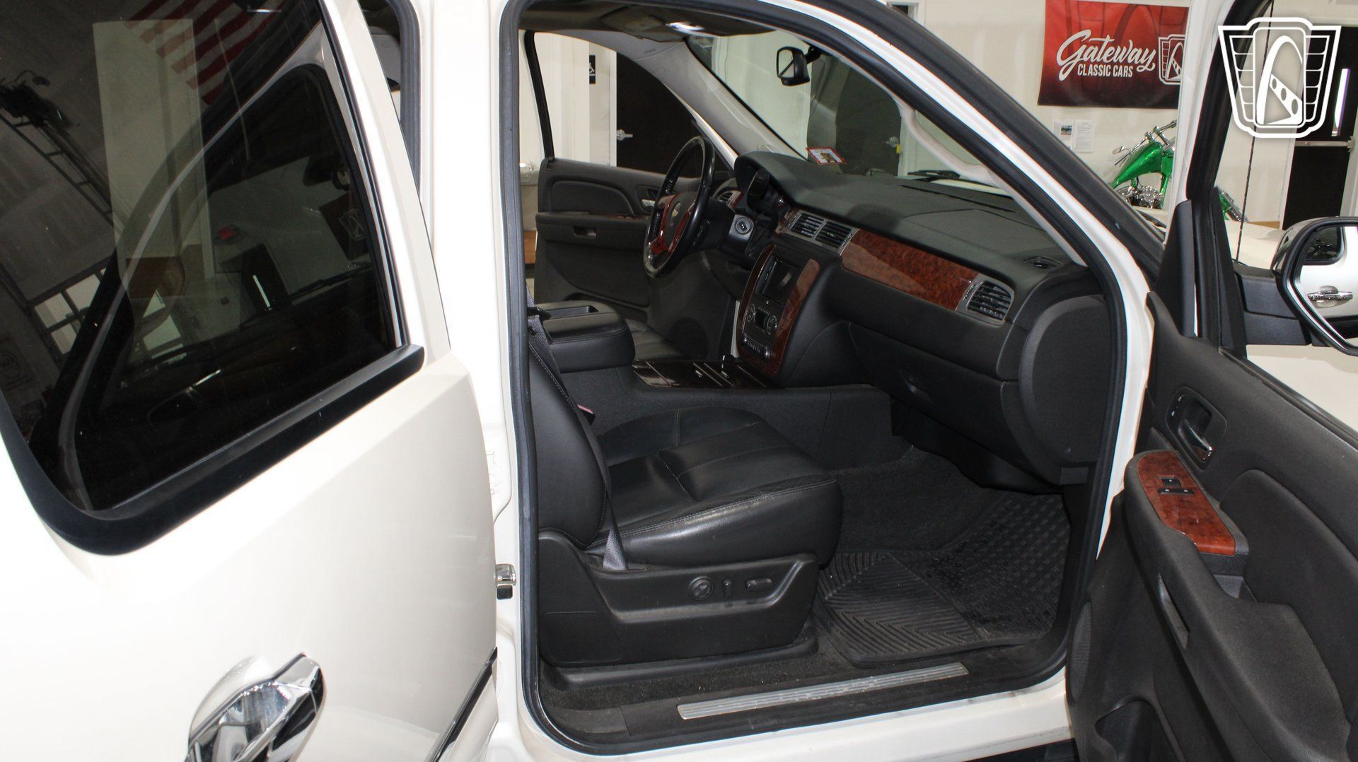 Used 2008 Chevrolet Avalanche LTZ w/ LTZ Preferred Equipment Group AWD/4WD image 7