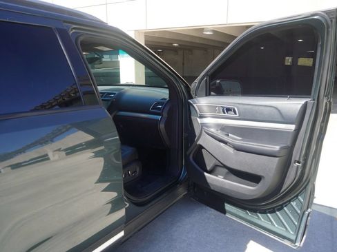 Used 2016 Ford Explorer XLT w/ Equipment Group 202A AWD/4WD image 34