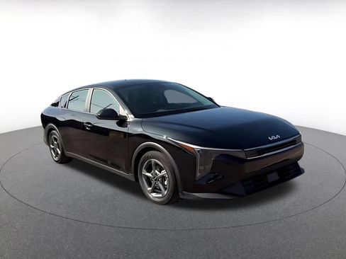 Used 2025 Kia K4 LXS image 2